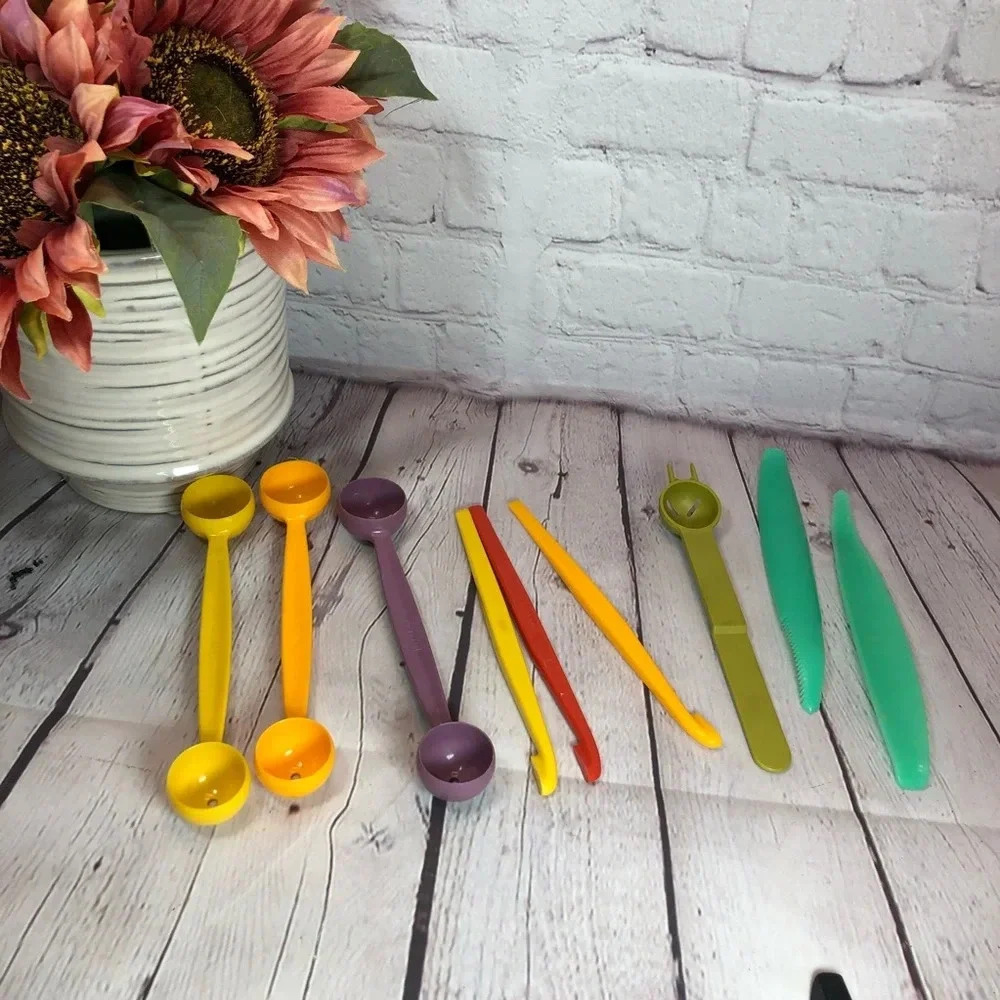 Vintage Tupperware bundle- various gadgets